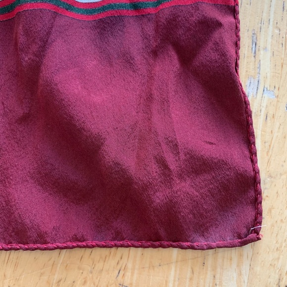 Gucci scarf . DO NOT BUY  I need help identifying/authenticating. - Picture 4 of 7